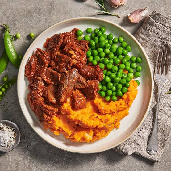 Lamb Shanks with Sweet Potato Mash and Peas (15 Serves)